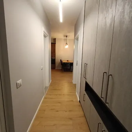 Feels Like Apartment *