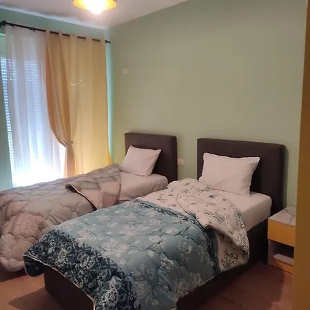 Feels Like Apartment *