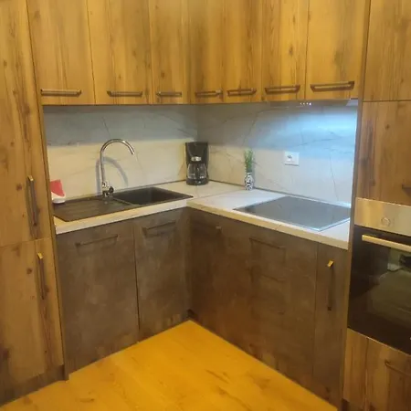 Feels Like Apartment *