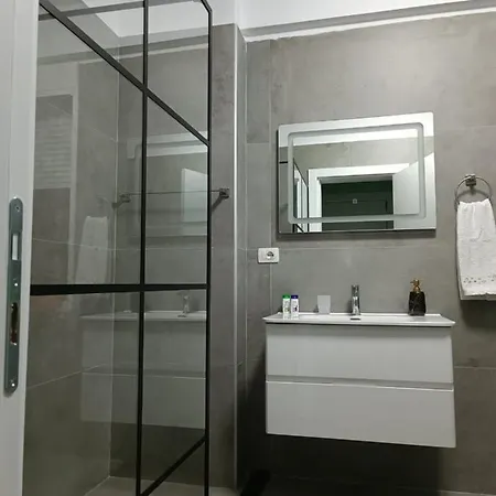 Feels Like Apartment *
